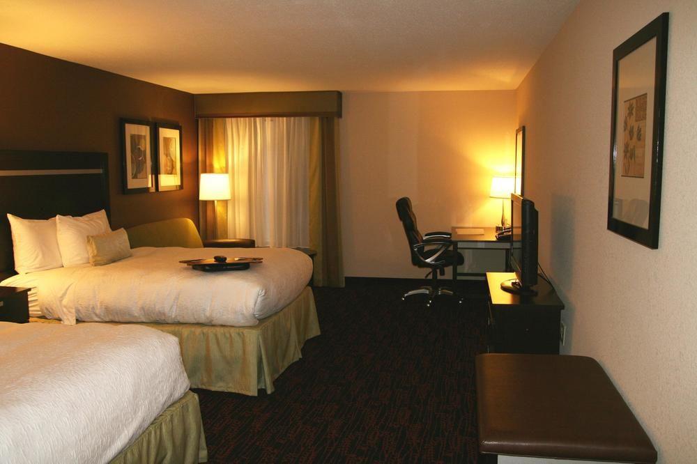 Hampton Inn Jericho - Westbury Exterior photo