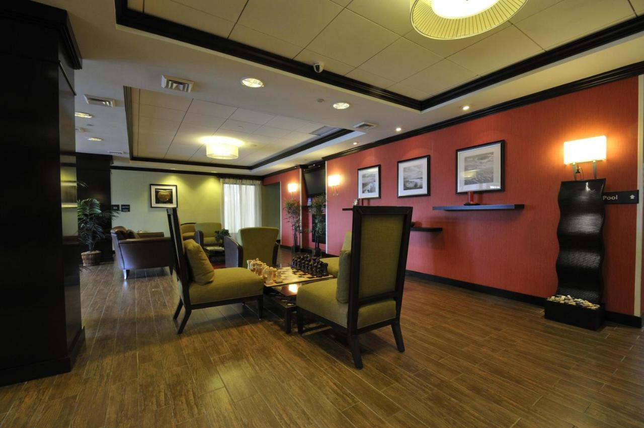 Hampton Inn Jericho - Westbury Exterior photo