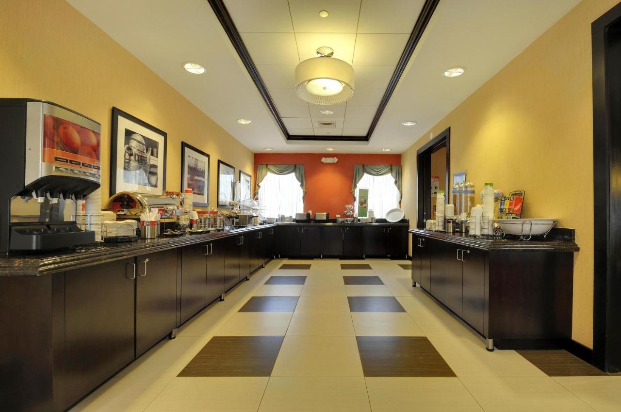 Hampton Inn Jericho - Westbury Exterior photo