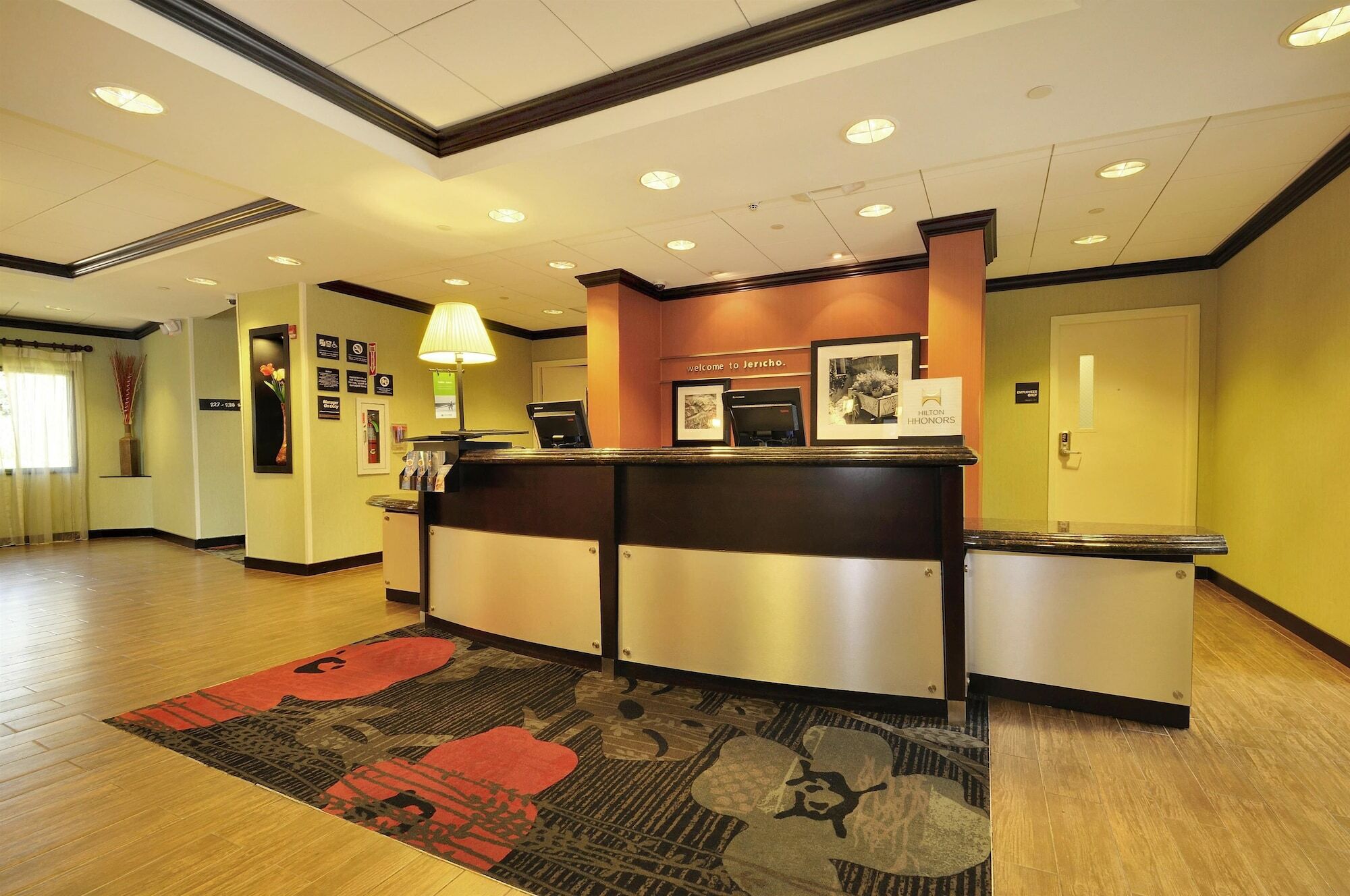 Hampton Inn Jericho - Westbury Exterior photo
