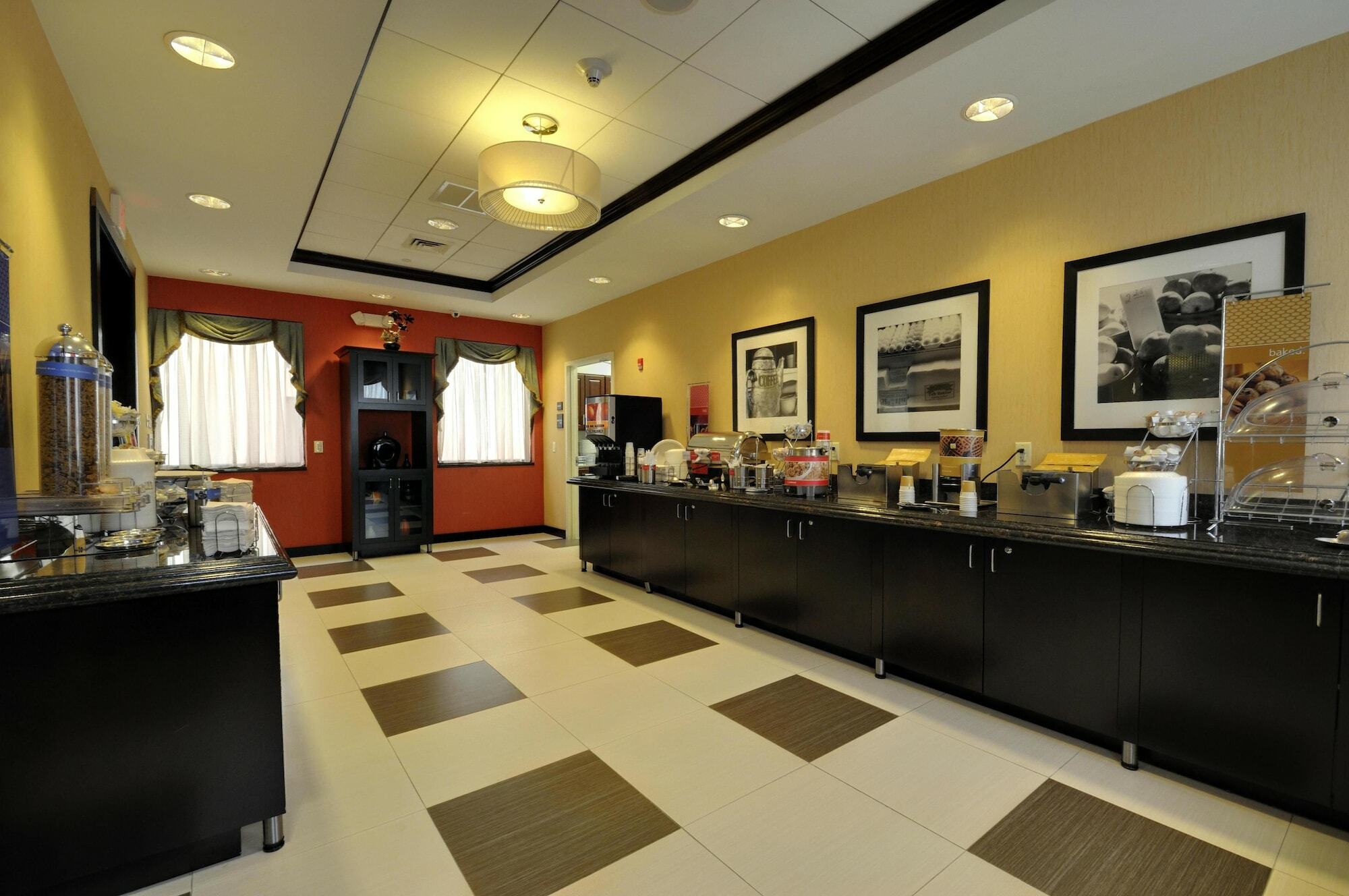 Hampton Inn Jericho - Westbury Exterior photo