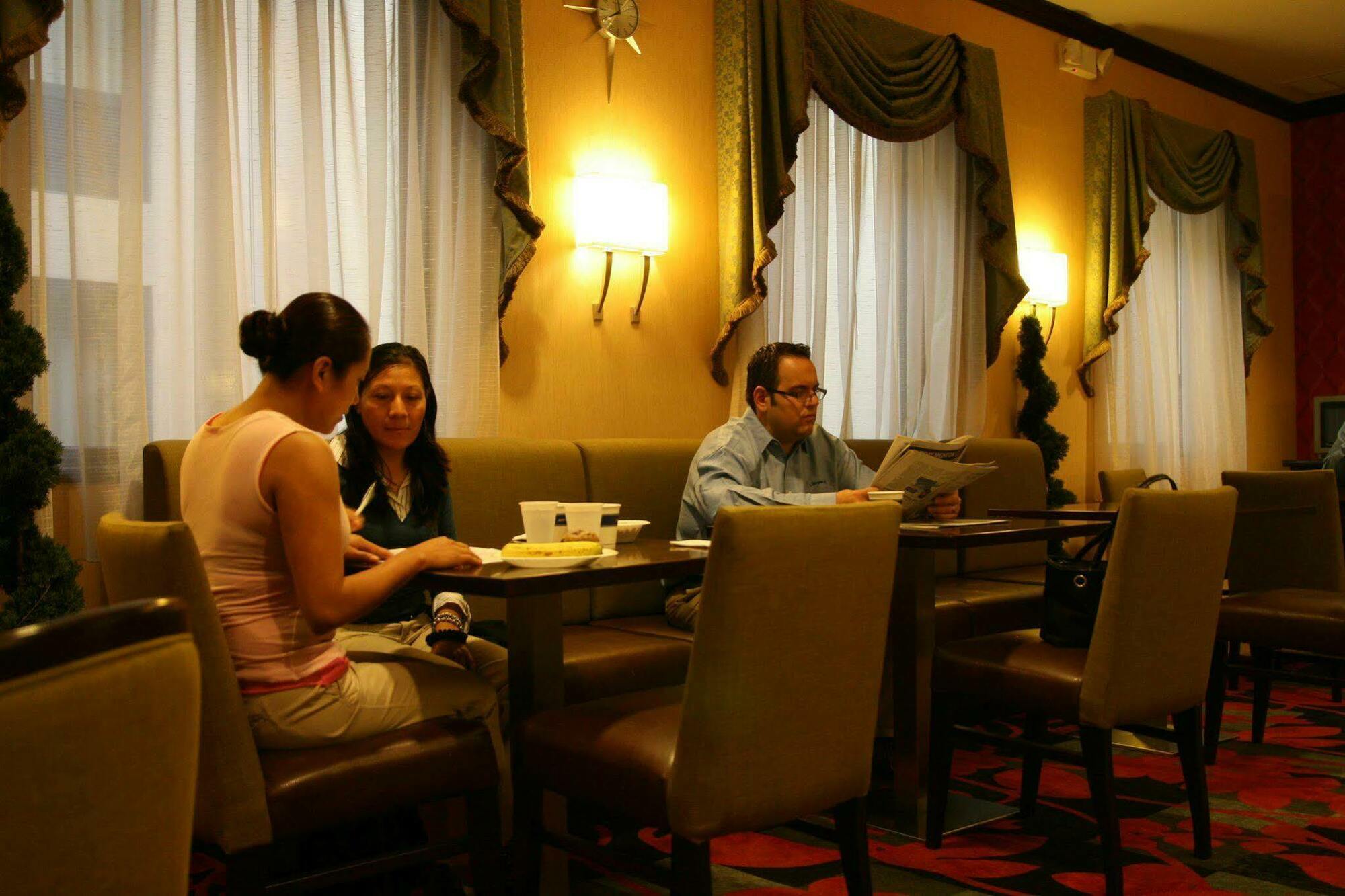 Hampton Inn Jericho - Westbury Restaurant photo
