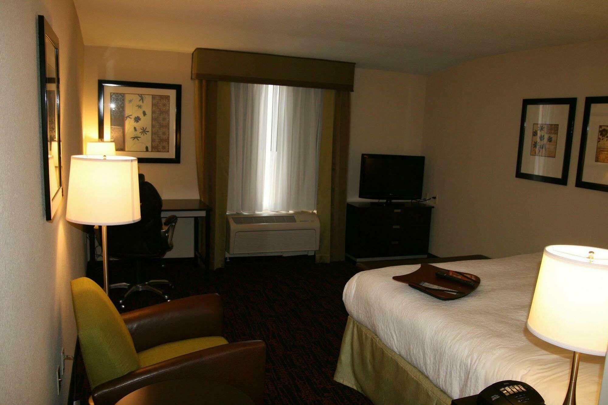 Hampton Inn Jericho - Westbury Room photo